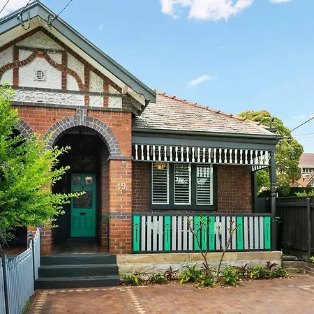 Edw19 - Stylish 2-Bed, 2-Bath Townhose In Drummoyne-3